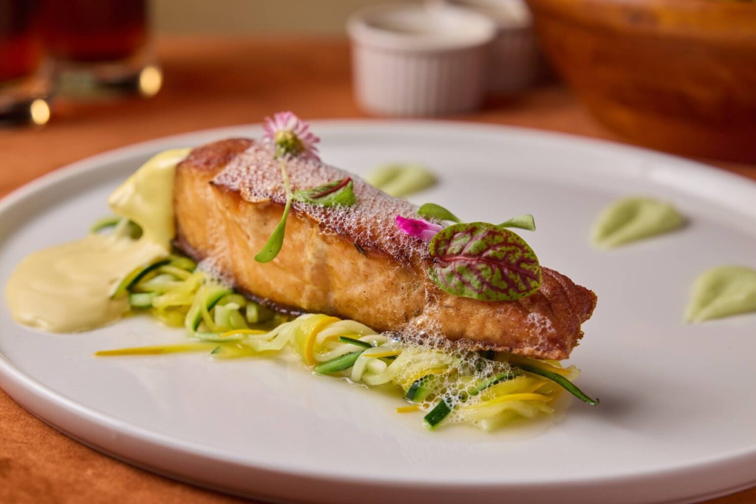 嫩肩鮭魚佐清檸奶油醬